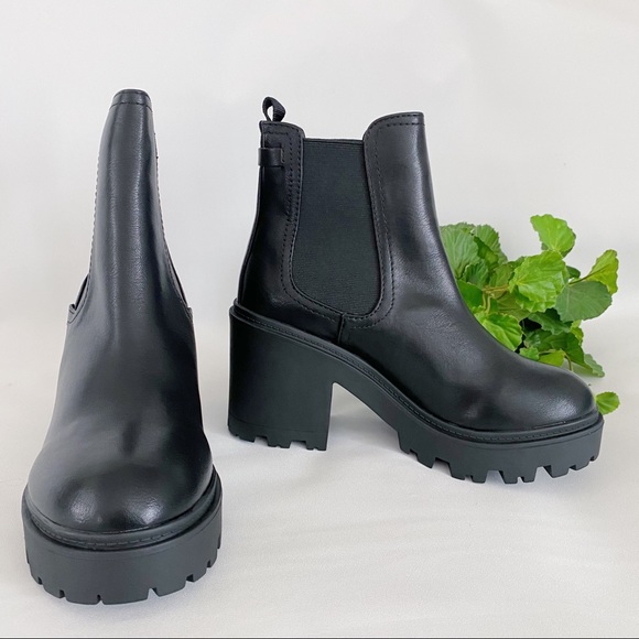 Urban Outfitters UO Chloe Chelsea Timeless Boot Black Heeled Chunky 90s Y2K New - Picture 5 of 16